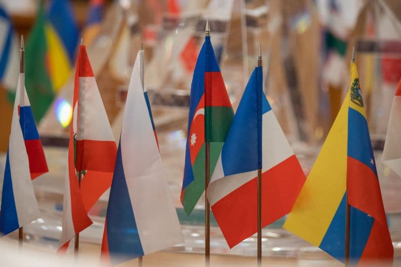 INVENTORUS представил доклад о роли ИИ в экономике знаний на международной научной конференции
